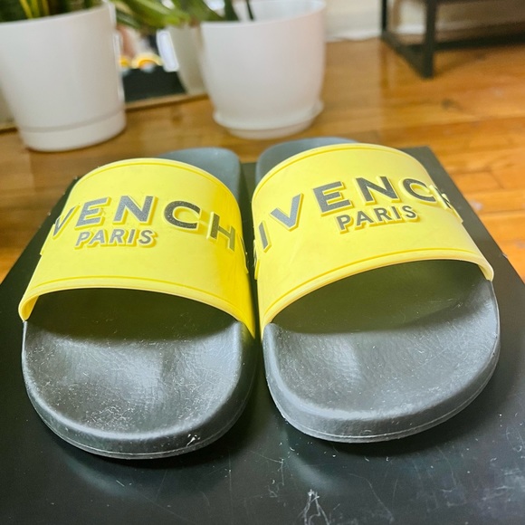 GIVENCHY poolside slides size 36 EU - Picture 2 of 3